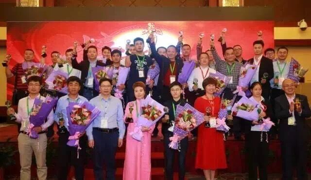 全体获奖代表合影 全体获奖代表合影