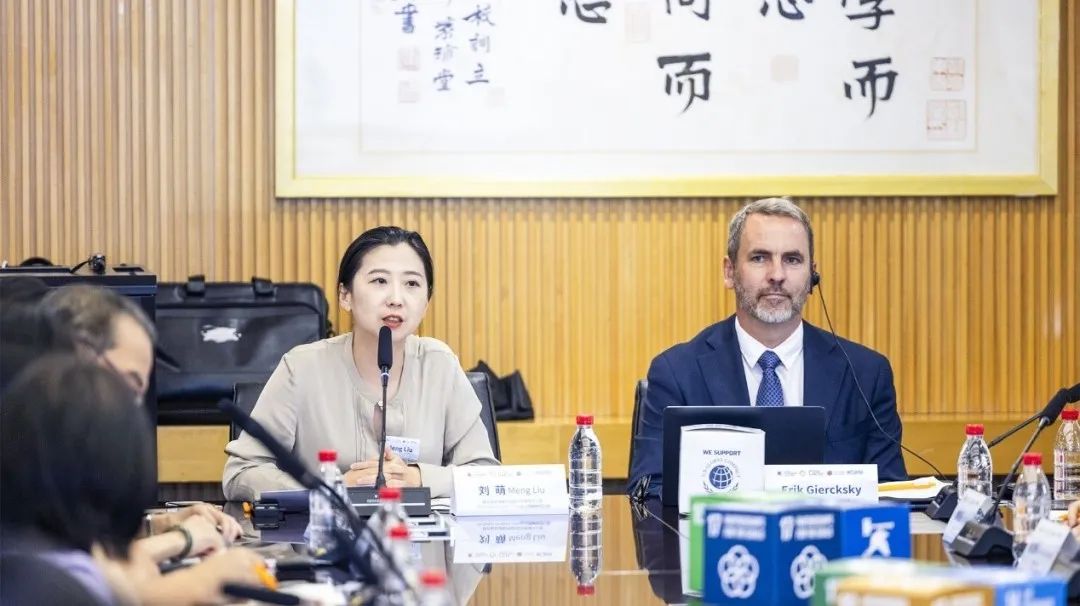 左:联合国全球契约组织亚太区总代表 刘萌女士; 右:海洋管理联盟负责人 Erik Gierckski先生。